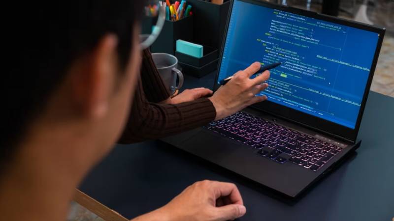 克拉玛依工业软件定制开发:破局传统制造数字化转型的“精准钥匙”